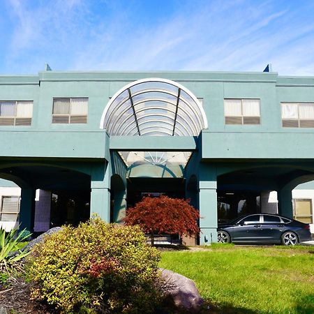 American Inn & Suites Waterford Buitenkant foto