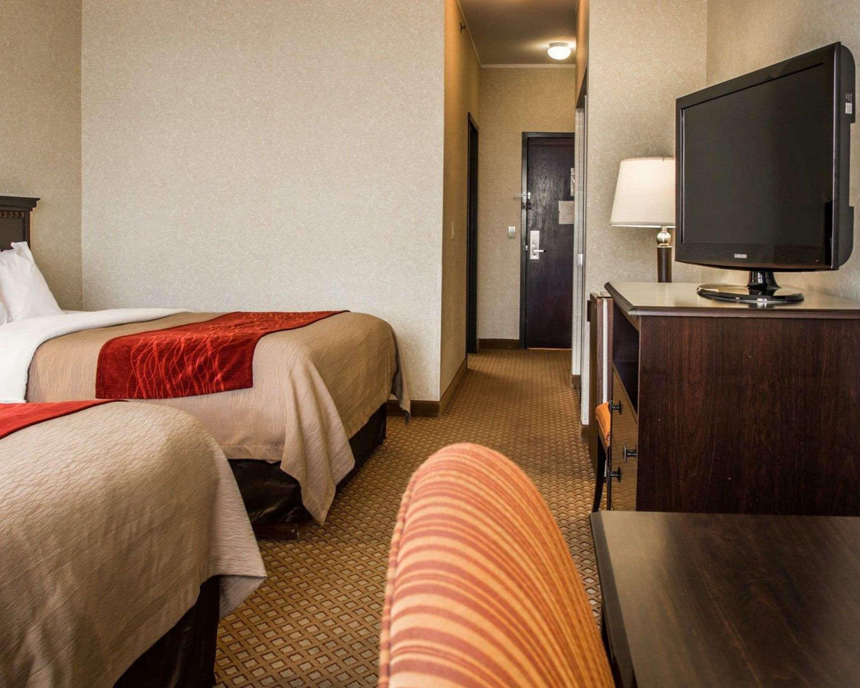 American Inn & Suites Waterford Buitenkant foto