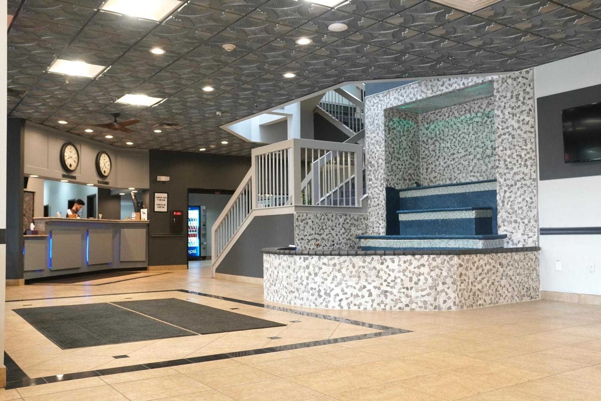 American Inn & Suites Waterford Buitenkant foto