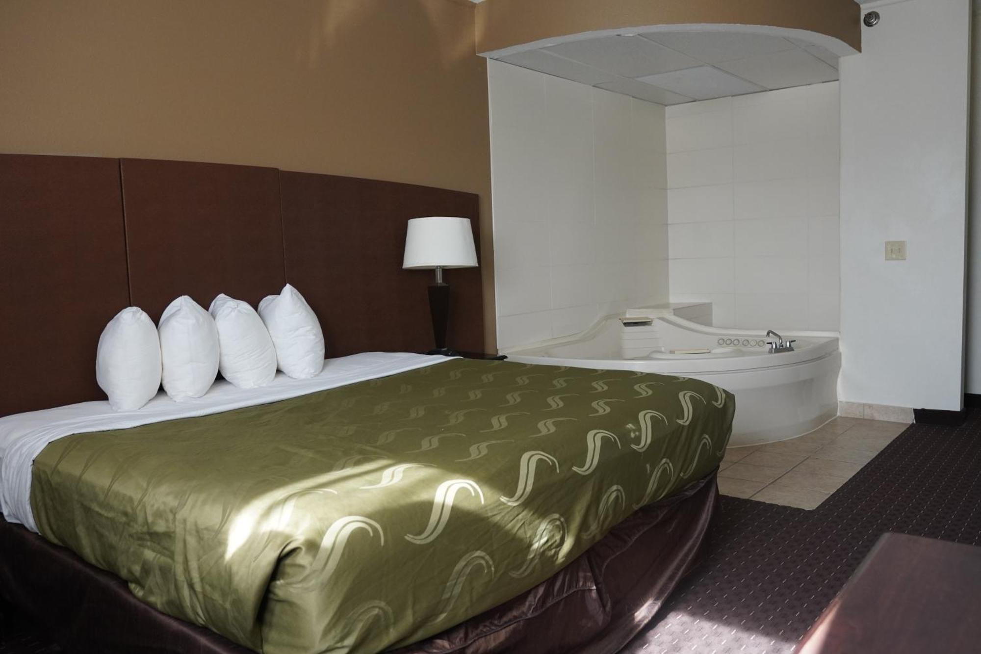 American Inn & Suites Waterford Buitenkant foto