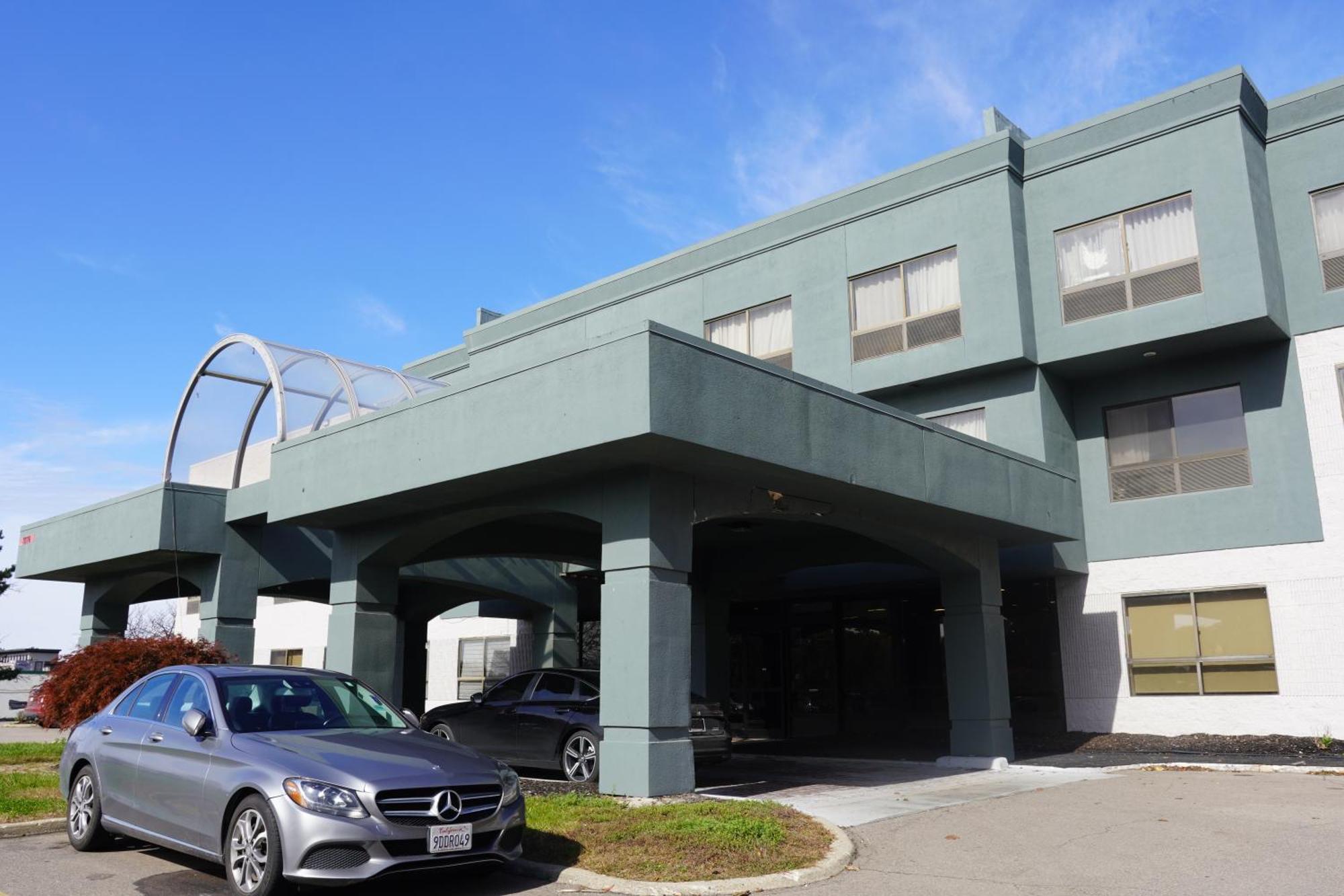 American Inn & Suites Waterford Buitenkant foto