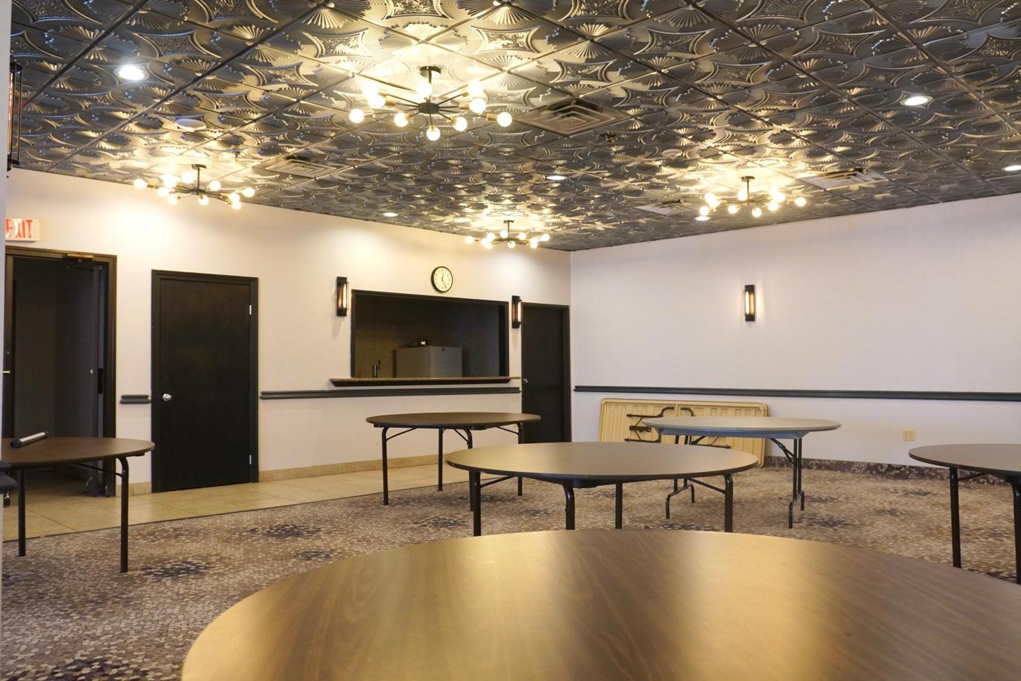 American Inn & Suites Waterford Buitenkant foto