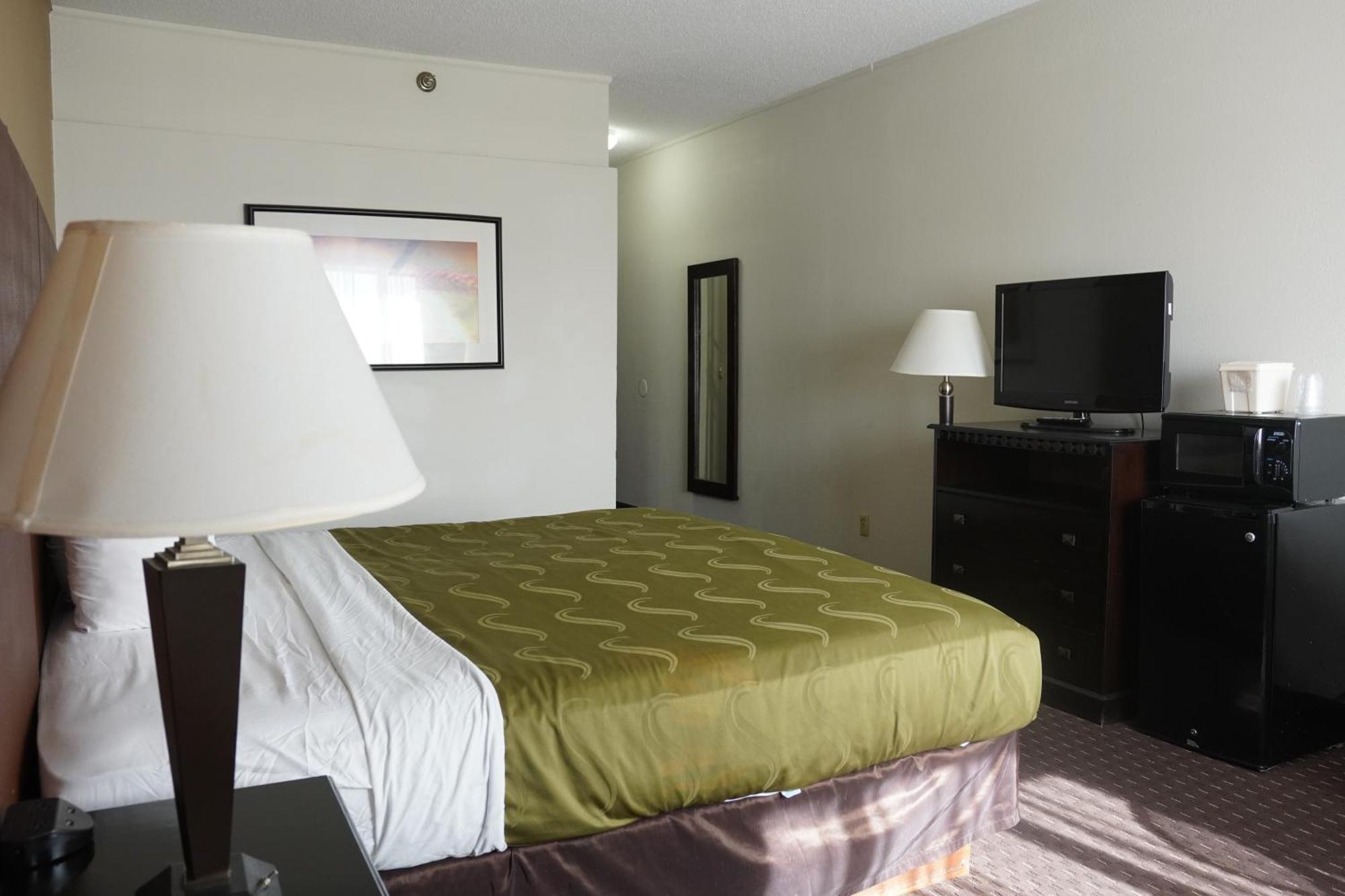American Inn & Suites Waterford Kamer foto