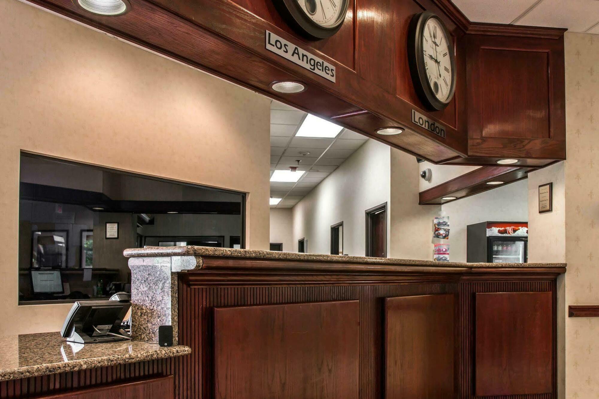American Inn & Suites Waterford Buitenkant foto