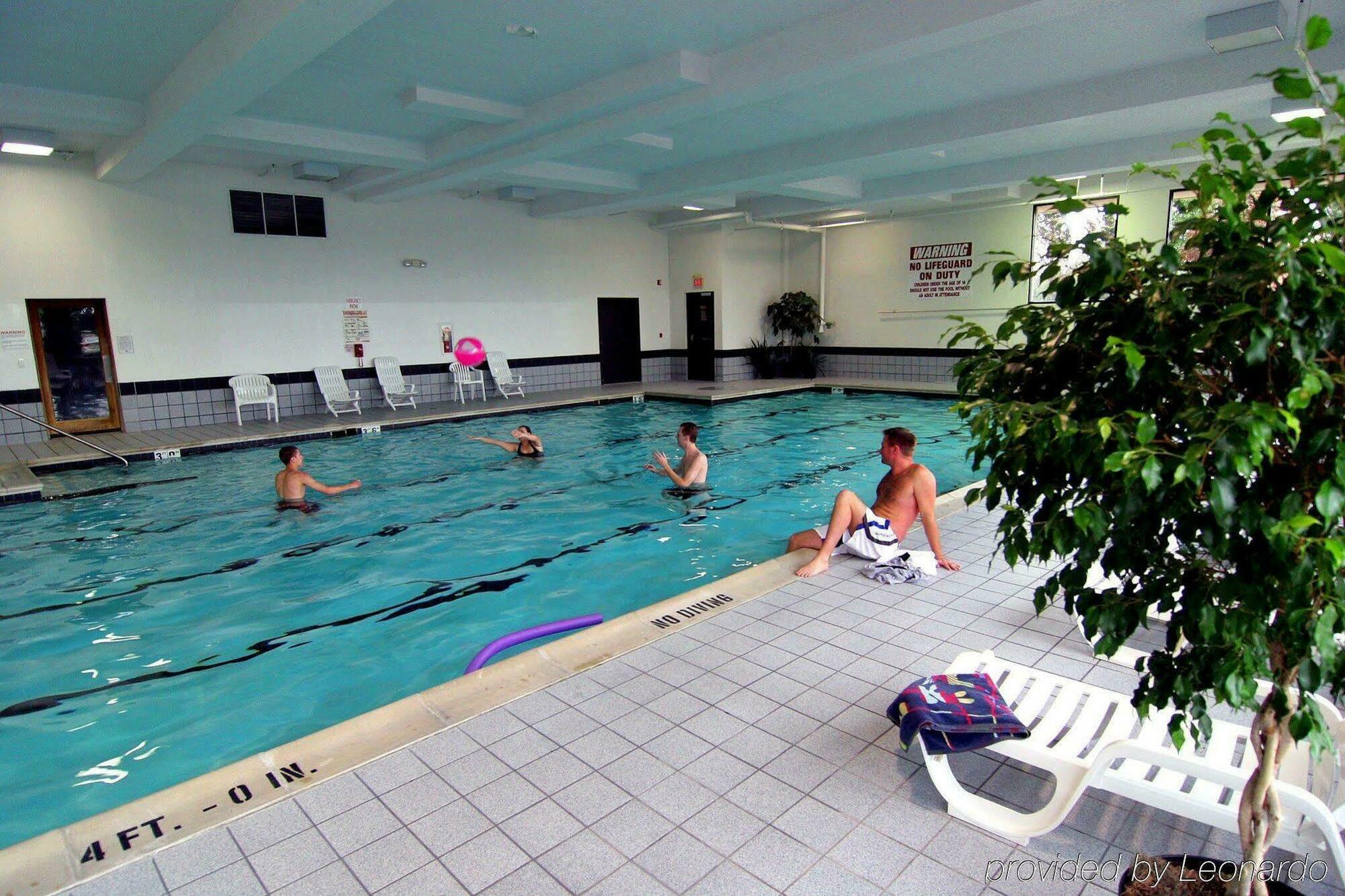 American Inn & Suites Waterford Buitenkant foto